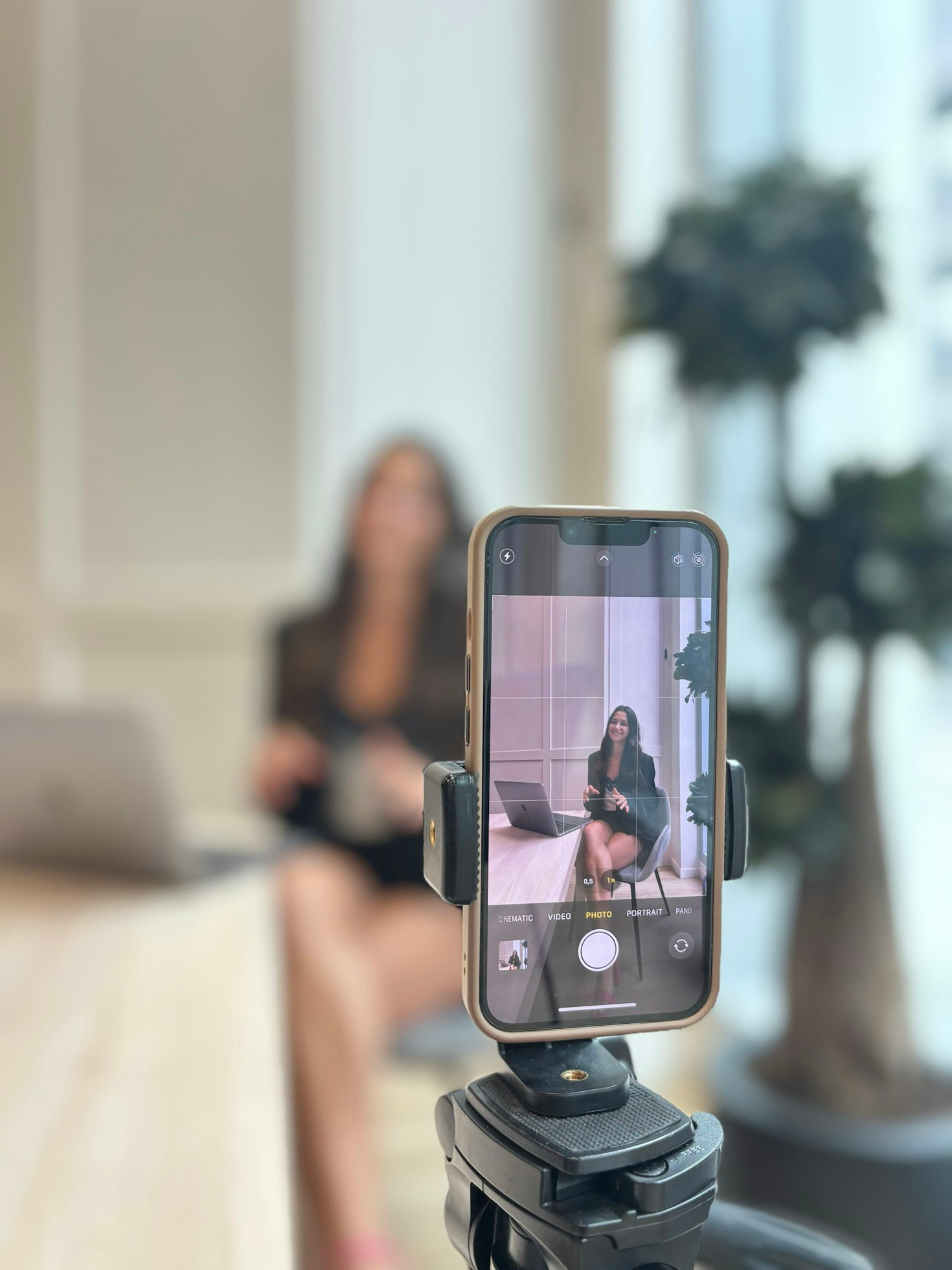 YouTube para negocios: Cómo una estrategia de vídeo largo puede posicionarte como líder de tu sector.